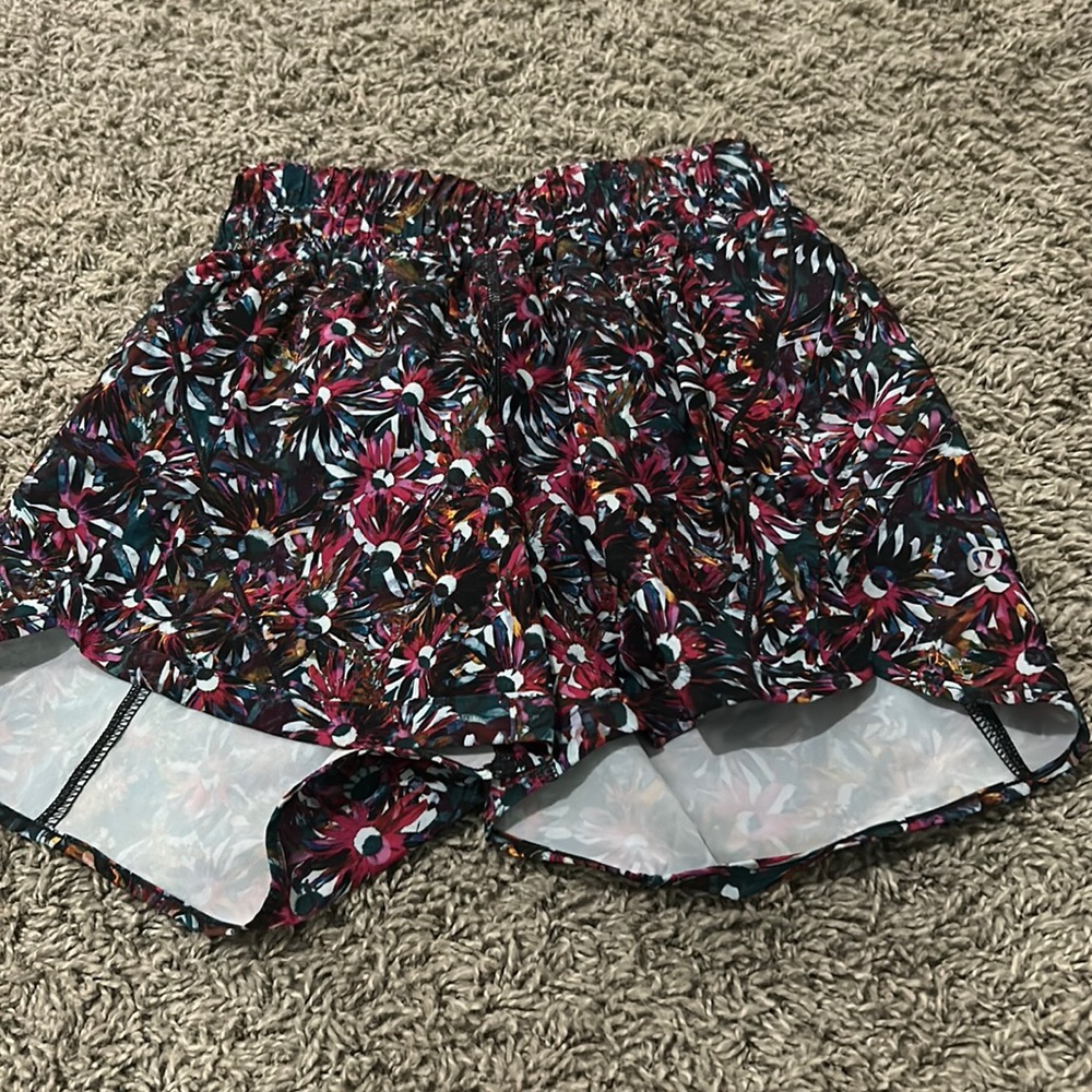 Lululemon Track That High Rise 3” Shorts in Leaf Floral  Print